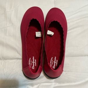 Red Dearfoams Comfort flats, 8 M